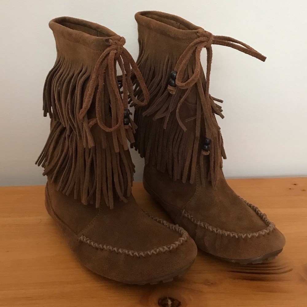 NWOT Minnetonka fringed boots